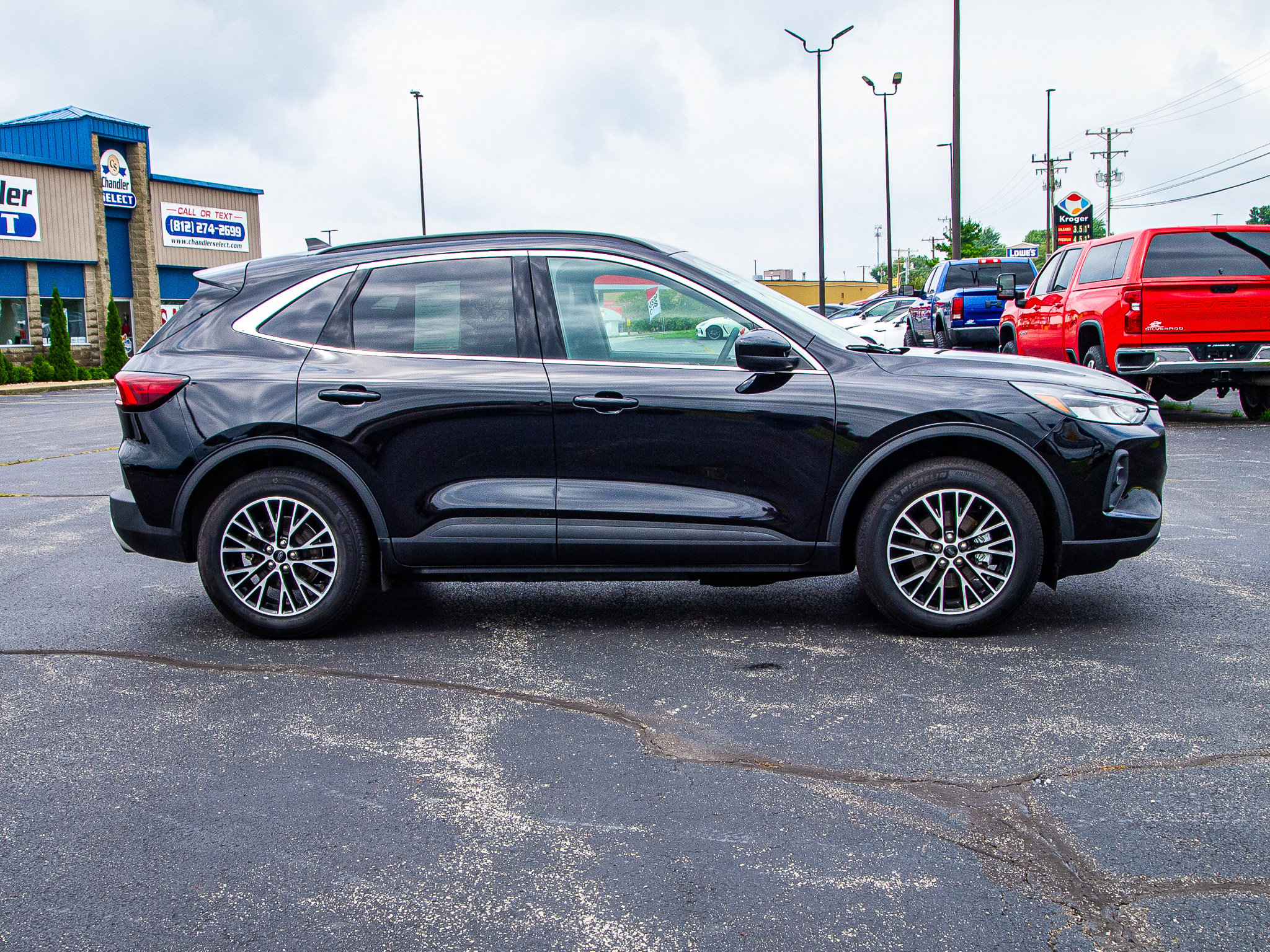 Used 2025 Ford Escape SE FWD image 8