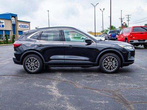 Used 2025 Ford Escape SE FWD image 8