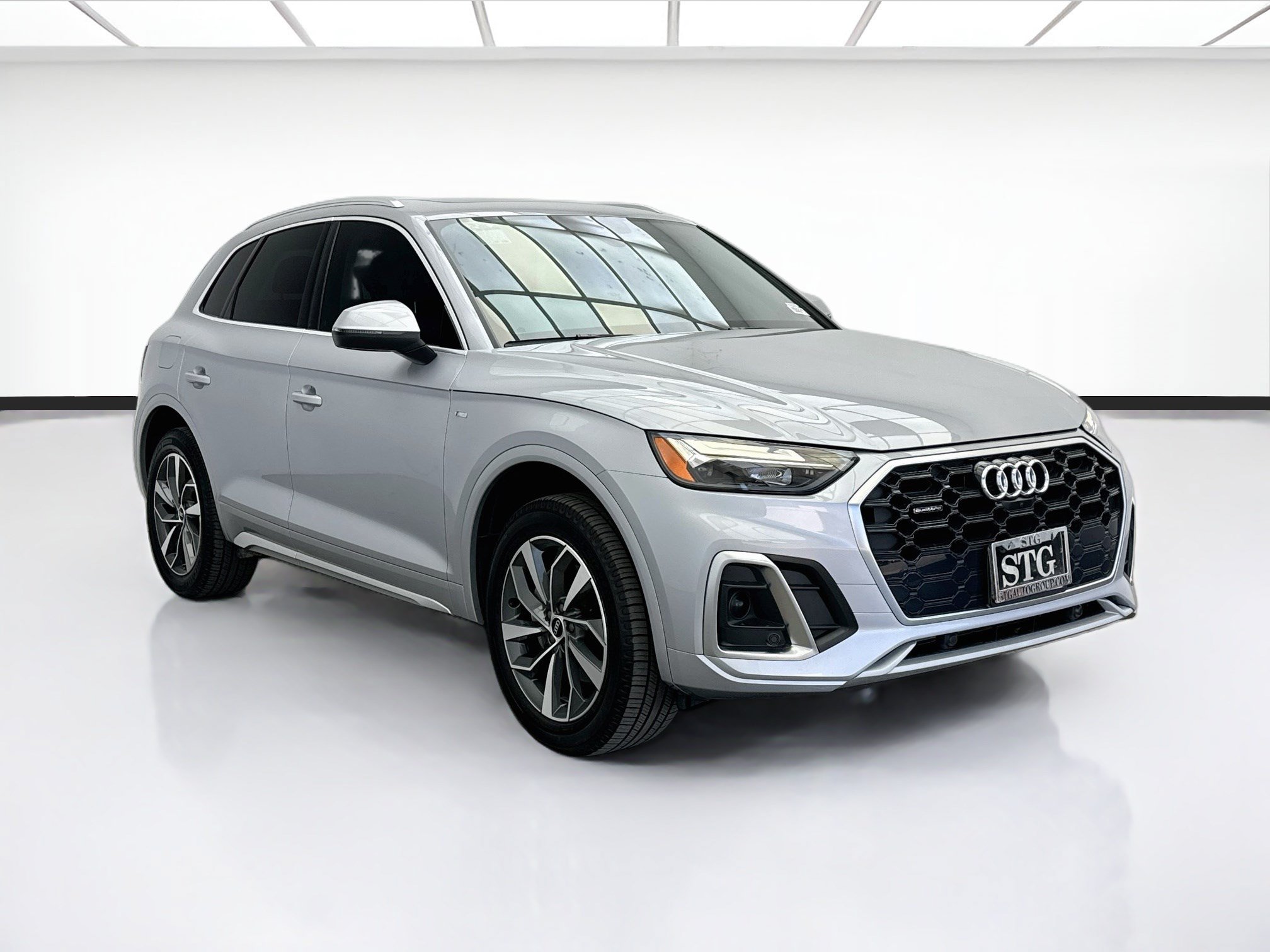 Used 2022 Audi Q5 2.0T Premium Plus w/ Premium Plus Package AWD/4WD image 3