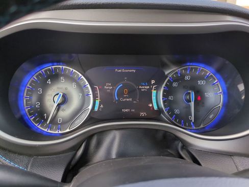 Used 2021 Chrysler Pacifica Touring-L image 26