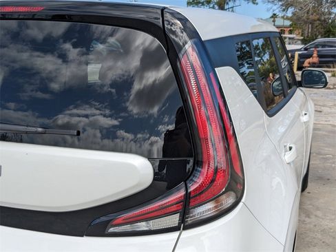 Certified 2025 Kia Soul LX image 12