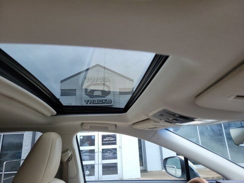 Used 2017 Lexus RX 450h AWD image 8