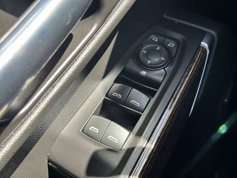 Used 2021 GMC Sierra 1500 Elevation w/ Preferred Package image 15