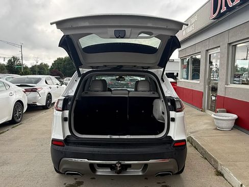 Used 2019 Jeep Cherokee Limited w/ Luxury Group FWD image 22