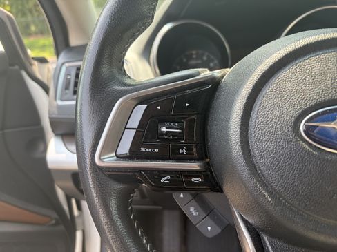Used 2019 Subaru Outback 3.6R Touring w/ Popular Package #3A AWD/4WD image 3