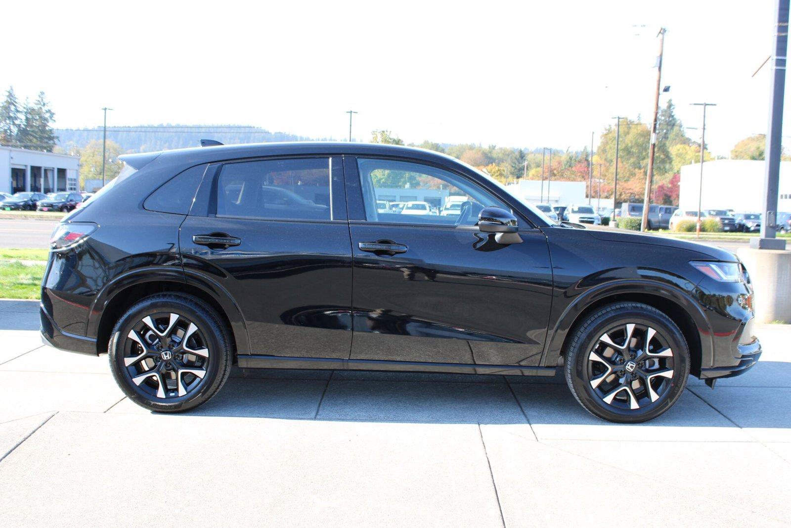 Used 2025 Honda Pilot TrailSport image 7