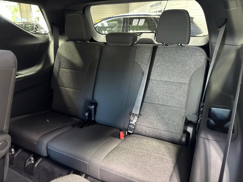Used 2026 Chevrolet Traverse LT FWD image 46