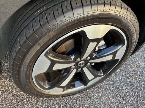 Used 2022 Volvo XC40 T5 Momentum w/ Premium Package image 16