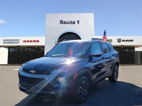 Used 2023 Chevrolet TrailBlazer ACTIV w/ Sun and Liftgate Package image 2
