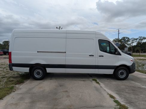 Used 2021 Mercedes-Benz Sprinter 2500 w/ Driver Convenience Package image 3