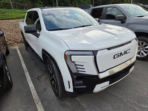 Used 2025 GMC Sierra EV Denali AWD/4WD image 3