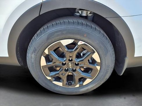 New 2025 Kia Sorento S image 17