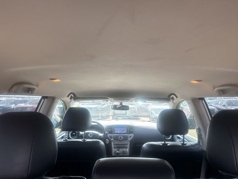 Used 2019 Nissan Pathfinder SL w/ Cargo Package image 32