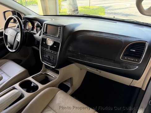 Used 2013 Chrysler Town & Country Limited w/ Luxury Group FWD image 37