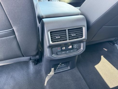 Used 2025 Volkswagen Atlas SE FWD image 33