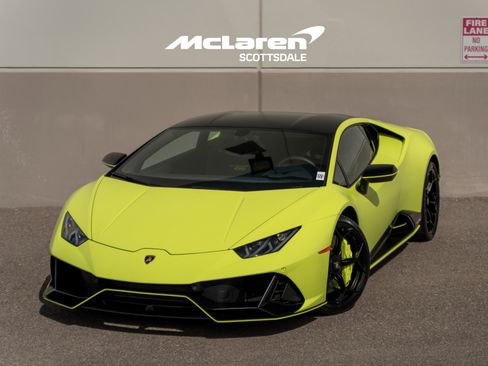 Used 2022 Lamborghini Huracan EVO image 1