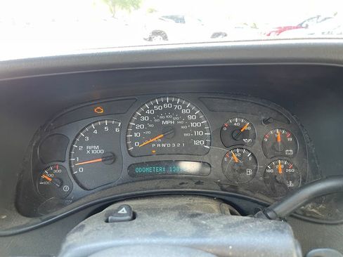 Used 2006 Chevrolet Silverado 2500 LT AWD/4WD image 8