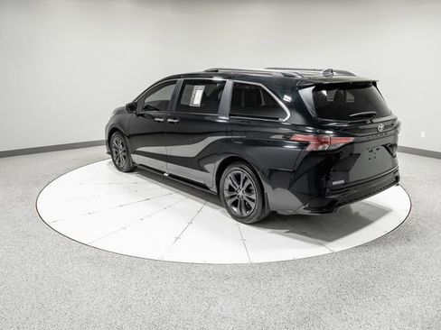 Used 2022 Toyota Sienna XSE FWD image 34