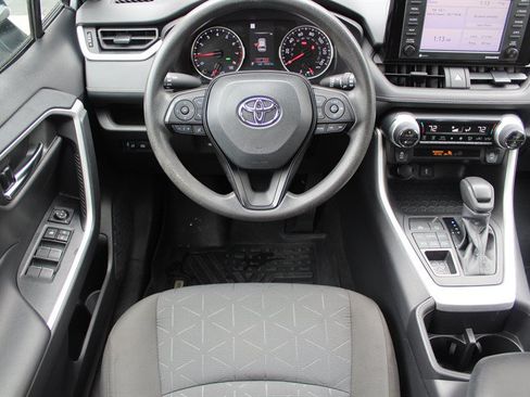 Used 2022 Toyota RAV4 XLE AWD/4WD image 2