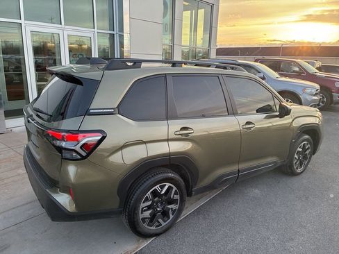 Used 2025 Subaru Forester Premium AWD/4WD image 13