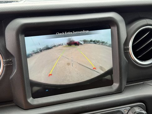 Used 2023 Jeep Wrangler Sahara image 21