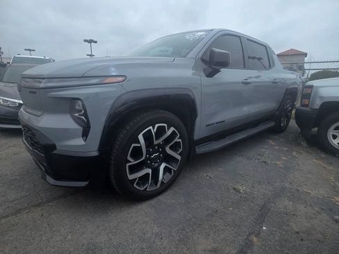 Used 2025 Chevrolet Silverado EV RST AWD/4WD image 2