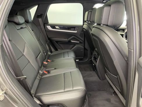 Certified 2025 Porsche Cayenne AWD/4WD image 22