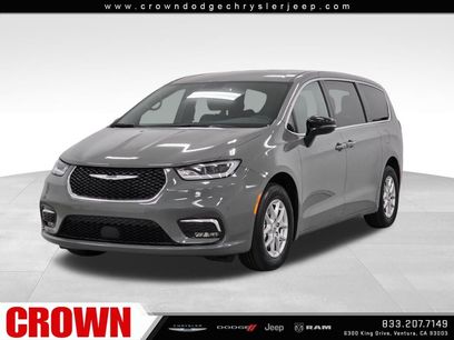 New 2025 Chrysler Pacifica Select