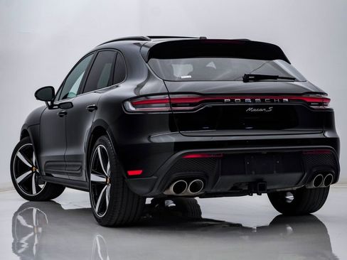 Certified 2024 Porsche Macan S AWD/4WD image 3
