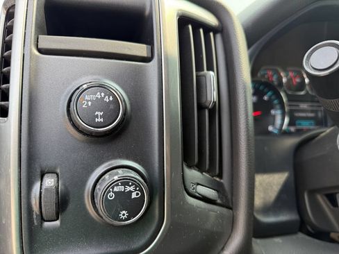 Used 2018 Chevrolet Silverado 1500 LT AWD/4WD image 18