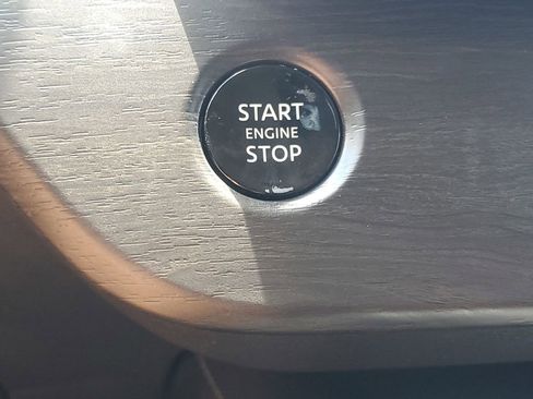 Used 2025 Nissan Murano SV FWD image 29