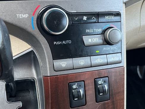 Used 2011 Toyota Venza AWD image 22