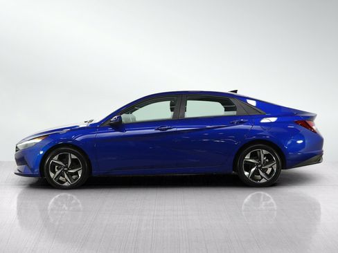Used 2023 Hyundai Elantra SEL w/ Convenience Package FWD image 2