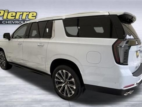 New 2026 Chevrolet Suburban High Country image 2