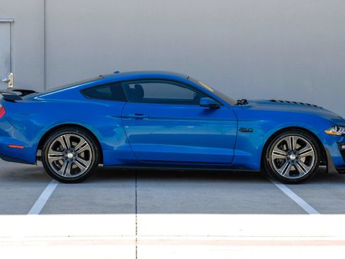 Used 2019 Ford Mustang GT RWD image 3