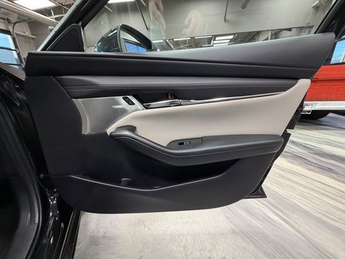 Used 2022 MAZDA MAZDA3 s image 39