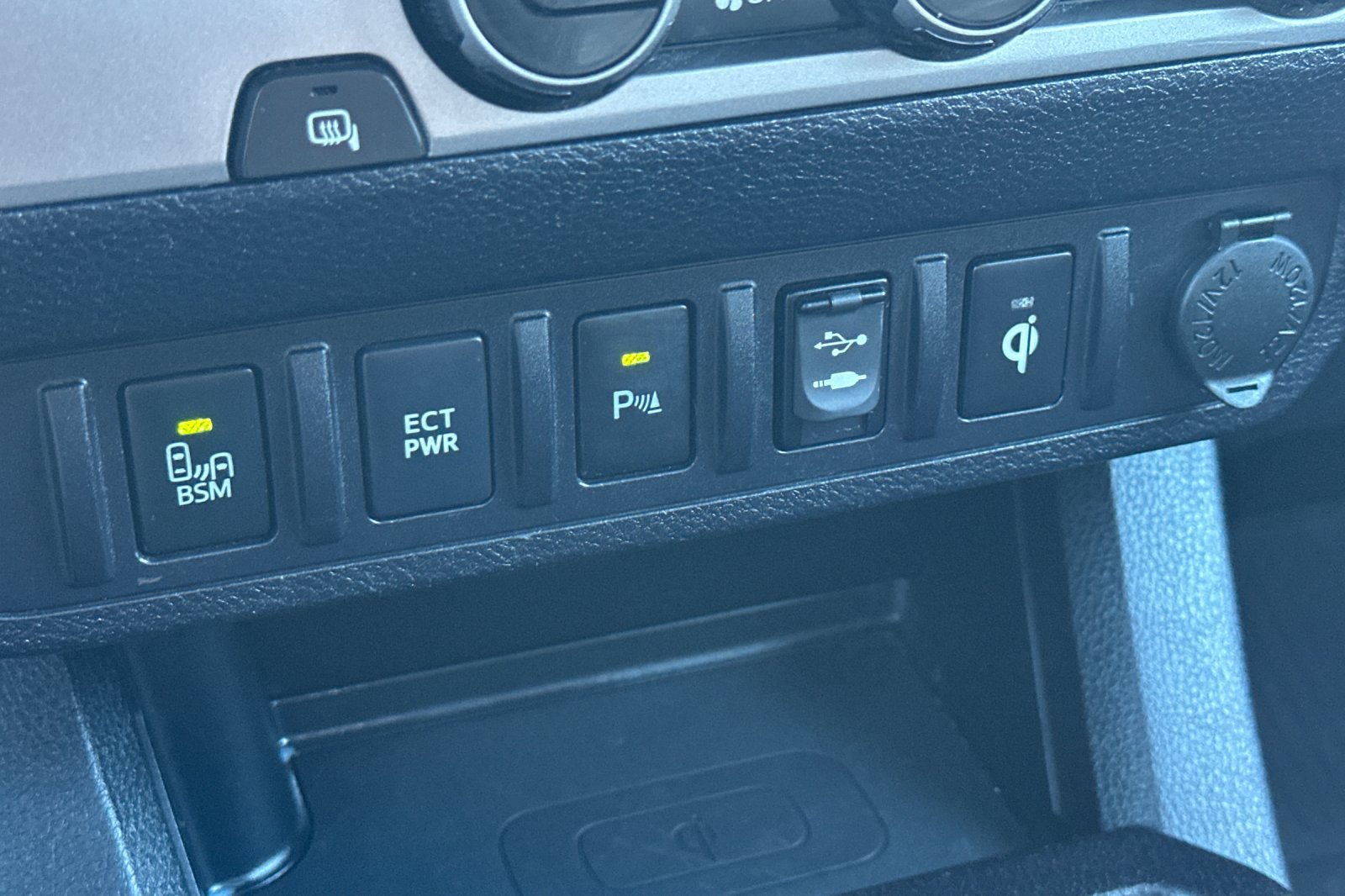 Used 2016 Toyota Tacoma Limited w/ Towing Package RWD image 30