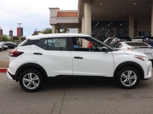 New 2025 Nissan Kicks Play S image 3