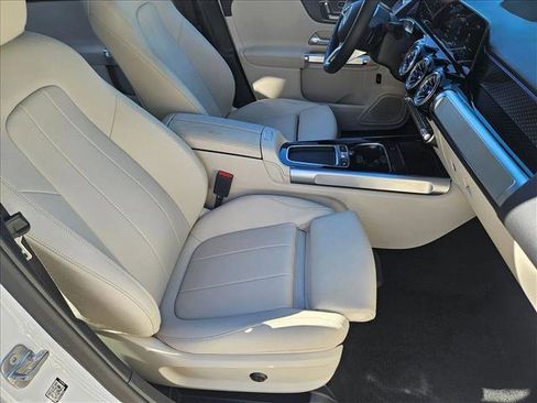 Certified 2025 Mercedes-Benz GLB 250 image 19