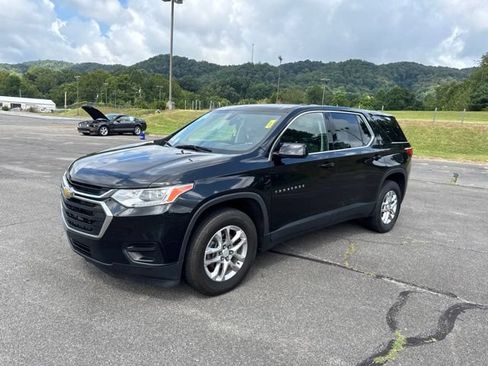 Used 2020 Chevrolet Traverse LS w/ LPO, Floor Liner Package FWD image 4