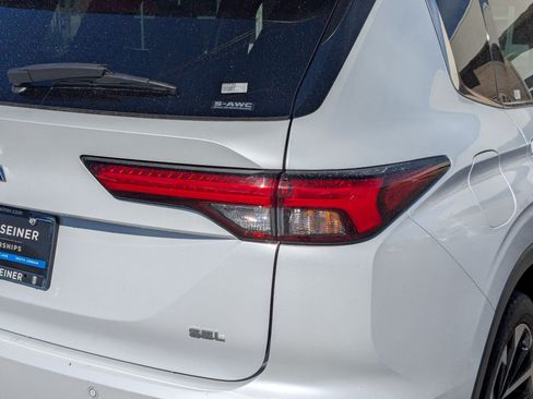 Used 2023 Mitsubishi Outlander SEL AWD/4WD image 12