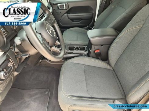 Used 2025 Jeep Gladiator Sport AWD/4WD image 14