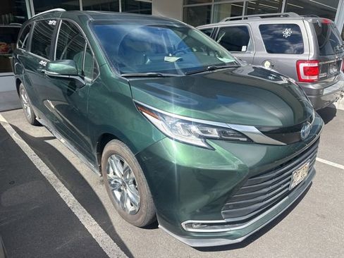 Used 2023 Toyota Sienna Limited AWD/4WD image 3