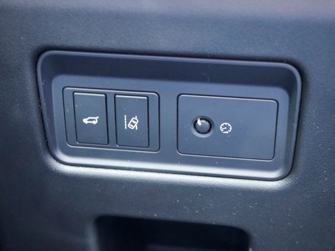 Used 2017 Land Rover Discovery First Edition image 35