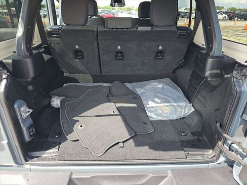 Certified 2025 Jeep Wrangler Unlimited Sahara image 9