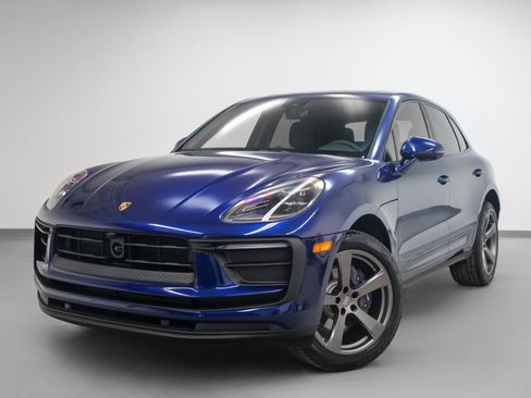 Used 2025 Porsche Macan image 1
