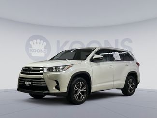 Used 2017 Toyota Highlander LE image 1