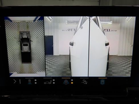 Used 2025 Chevrolet Silverado 2500 ZR2 w/ Technology Package image 23