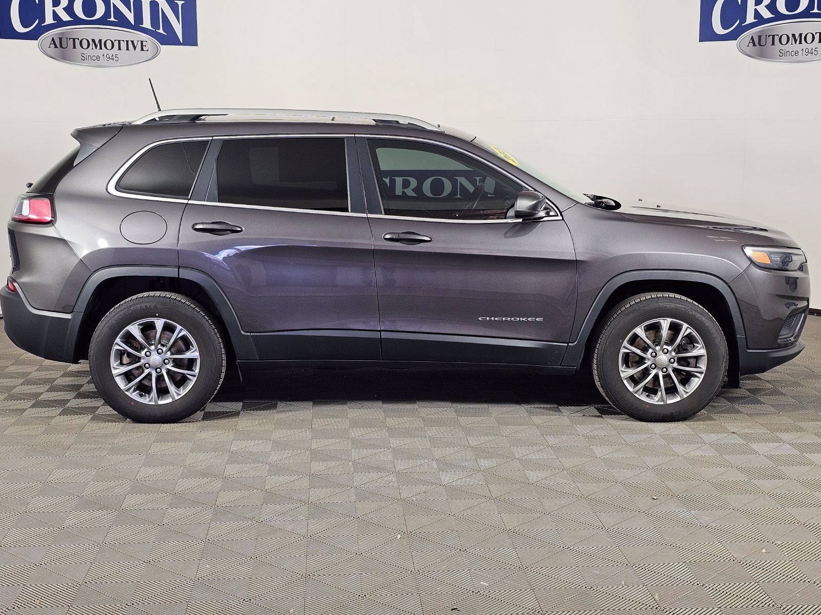 Used 2020 Jeep Cherokee Latitude Plus w/ Comfort/Convenience Group AWD/4WD image 34