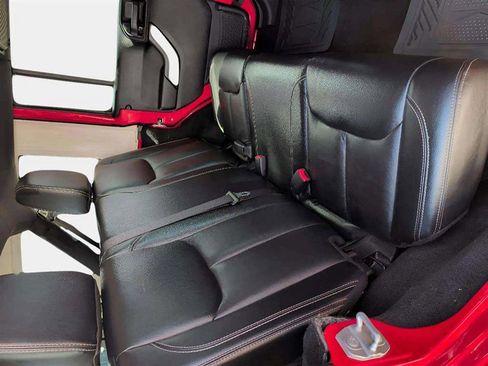 Used 2015 Jeep Wrangler Unlimited Sahara image 17